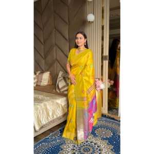 Sari en soie douce Elite Weaves Ikkat Patola avec pallu paon et bordure en Zari doré, motifs Meenakari - Écharpes et châles 0g - Product Image 3