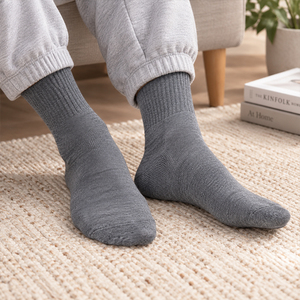 Chaussettes modernes pour hommes en polyester/coton, fabriquées en Corée, pour le sport et l'usage quotidien, K015 - Product Image 3