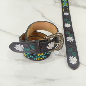 Cinturón de Cuero 100% Genuino con Bordado Floral a Mano, Hebilla Plateada Estilo Western, Diseño Étnico Casual y Duradero - Product Image 4