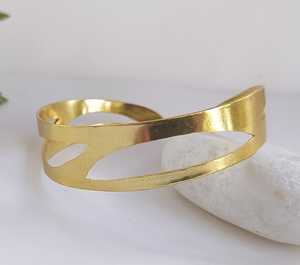 SOUMYA CREATIONS Brazalete Abierto Vintage de Latón Chapado en Oro, Minimalista, para Mujer, Joyería para Fiestas - Product Image 1