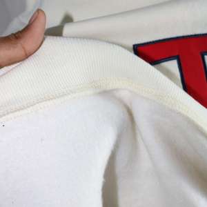 Sweat-shirt à col rond pour femme avec imprimé lettres Pats, 100% coton tricoté, coupe classique décontractée pour l'automne, blanc avec logo rouge sur le devant - Product Image 5