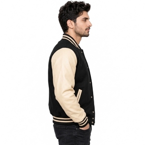 Veste universitaire pour homme en tissu de qualité supérieure, vêtement de mode personnalisé avec manches contrastées, fermeture à boutons-pression sur le devant, avec option OEM - Product Image 4