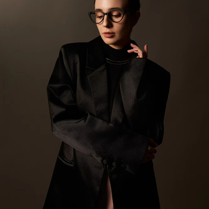 Nuevo Blazer Negro de Lana Tejida Transpirable con Cuello en V y Botón Único para Mujer, Bordado a Mano, Manga Larga, ODM OEM - Product Image 1