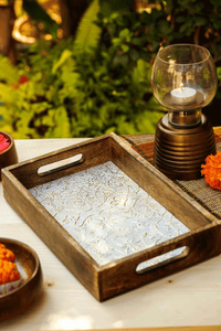 Plateau de service rectangulaire en bois avec doublure à motif végétal, design minimaliste, vaisselle et assiettes - Product Image 2