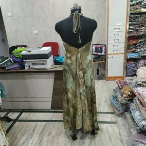Robe longue bohème verte à imprimé géométrique pour femme, col halter, dos nu, taille empire, coupe trapèze, avec pompons, idéale pour l'été - Product Image 3