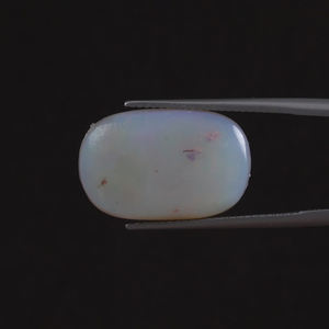 โอปอลธรรมชาติคุณภาพสูง รับรองโดย IGI สีขาว น้ำหนัก 11.58 กะรัต รูปทรงคุชชั่น ขนาด 21.5x13.5 มม. ตัดด้วยมือ ขัดเงา เคลือบแว็กซ์/น้ำมัน - Product Image 3