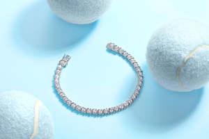 Pulsera de Diamantes Personalizada en Oferta con Acabado Elegante para Amantes de la Joyería Fina, Accesorios de Moda de Lujo Disponibles para la Venta - Product Image 4