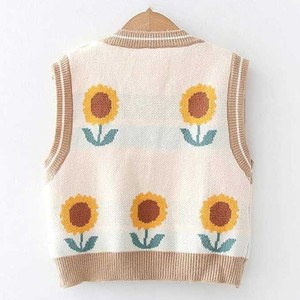 Suéter sin mangas con cuello en V, transpirable, para todas las estaciones, con botones y rayas, estilo universitario, para la moda de campus y urbana. - Product Image 2