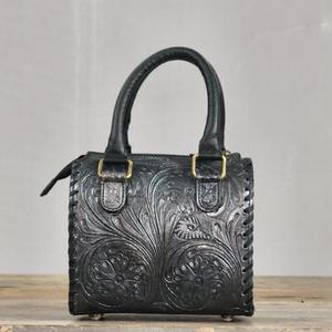 Sac à main de luxe en cuir véritable avec motif floral embossé, fermeture éclair, poignée supérieure noire durable - Product Image 1