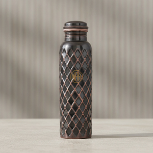 Botella de Agua Personalizada de Cobre Puro de 750 ml |   Vajilla Ayurvédica Hecha a Mano, Ecológica y a Prueba de Fugas para Exportación al por Mayor de Fábrica - Product Image 1
