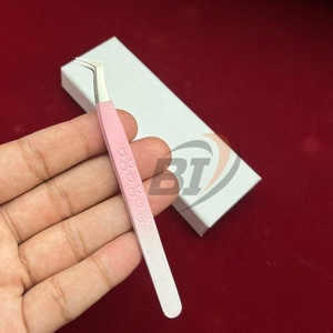Pinzas de extensión de pestañas de acero inoxidable de dos tonos con logotipo grabado personalizado, pinzas de pestañas de agarre fuerte con volumen ruso con estampado de corazón - Product Image 3