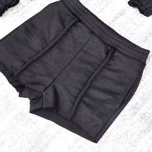 Conjunto de Sudadera Corta con Cremallera Completa y Bolsillos Tipo Canguro de Forro Polar 100% Algodón para Mujer y Pantalones Cortos de Cintura Baja con Efecto Desgastado - ¡Oferta Más Vendida! - Product Image 3