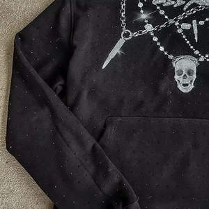 Sudadera con capucha para hombre, estilo gótico, con calavera y cadena de diamantes de imitación, 2026, Streetwear, negra, corte holgado, con gráfico de joyería Heavy Metal y brillo. - Product Image 2