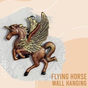 Décoration murale moderne Art Déco plaquée or en forme de cheval volant pour mariage et anniversaire - Product Image 2