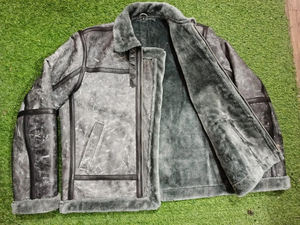 Veste bomber premium en cuir véritable, col en fausse fourrure, style élégant, toucher doux, haute qualité, coupe ajustée, personnalisable. - Product Image 4