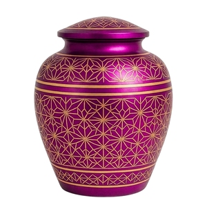 โกศบรรจุอัฐิสีแดงเข้มแบบด้านพร้อมฝาปิดเกลียวแบบแน่นหนาและลวดลายเรขาคณิตแบบดั้งเดิม - Product Image 4