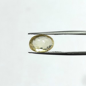 พลอยแซฟไฟร์สีเหลืองธรรมชาติทรงรี 6.57 กะรัต จากศรีลังกา สำหรับทำเครื่องประดับและแหวน รุ่น YSON-143 - Product Image 2