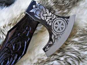 Hache Tomahawk artisanale avec manche en bois et fourreau en cuir pour la survie en plein air - Product Image 4