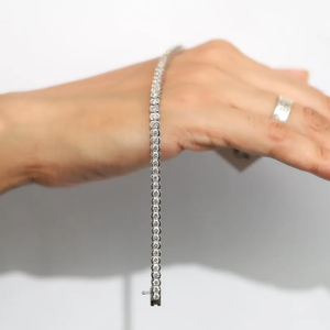 Bracelet tennis en diamant de laboratoire certifié IGI en or 18 carats, taille ronde, demi-sertissage clos, pierre de naissance d'avril, bijoux de mariée faits à la main - Product Image 4