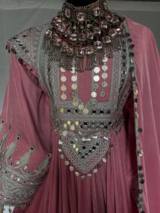Robe afghane Kuchi originale pour femmes, broderie afghane de haute qualité, design traditionnel, dentelle, meilleur prix, robes de mariage. - Product Image 4