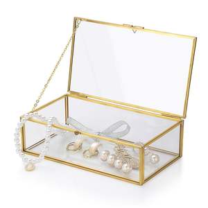 Caja de recuerdos rectangular de latón y vidrio al por mayor de fábrica, organizador de cosméticos transparente para encimera con cadena de soporte - Product Image 5