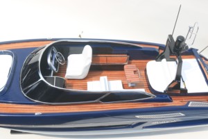 RIVA RIVALE 56 AZUL OSCURO PINTADO, Modelo de Lancha Rápida de Madera Hecha a Mano de Estilo Europeo, Edición de Lujo para Regalo Empresarial - Product Image 4