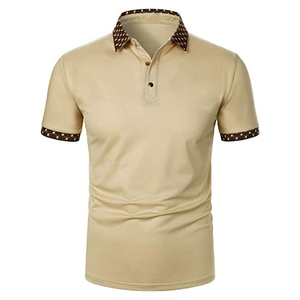 Polo à manches courtes beige pour homme avec col et poignets à motifs marron, coupe décontractée, respirant, en coton tricoté - Product Image 1