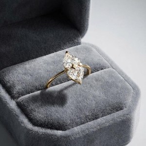 Bague en or massif 14 carats avec diamant taille poire de 1,00 carat, design feuille unique, bijou de promesse pour demoiselle d'honneur ou partenaire - Product Image 4