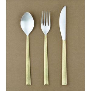 Ensemble de couverts de luxe en acier inoxydable avec poignée en laiton doré, finition argent mat, 3 pièces, couteau, fourchette et cuillère polis miroir - Product Image 1