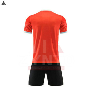 Nuevo diseño de uniforme de fútbol personalizado para hombre, fabricado en Pakistán, uniforme de fútbol al por mayor, ropa de entrenamiento de fútbol - Product Image 2