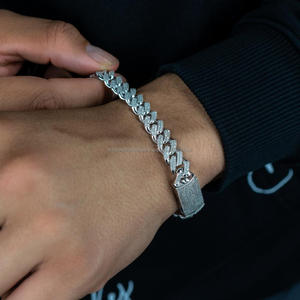 Bracelet cubain unisexe en moissanite et diamant en argent sterling 925 avec maillons entrelacés entièrement sertis et fermoir boîte imposant - Product Image 2