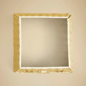 Collar para árbol de Navidad único con diseño de casa de jengibre tejida - Base de árbol de sauce hecha a mano con detalles blancos para decoración festiva - Product Image 2