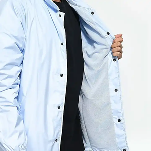 เสื้อแจ็คเก็ตกันลมสไตล์โค้ชสีฟ้าอ่อน ผ้าไนลอนระบายอากาศ น้ำหนักเบา สวมใส่สบาย มีกระดุมแป๊ก เหมาะสำหรับฤดูใบไม้ผลิและกิจกรรมกลางแจ้ง - Product Image 3