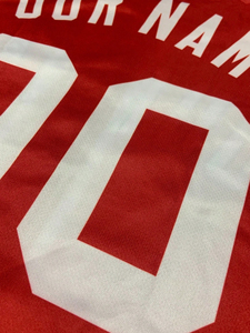 เสื้อเบสบอลแบบกำหนดเองสำหรับผู้ชาย สีแดงดำ ลายทาง ปิดกระดุม เสื้อกีฬาทีม ชื่อและหมายเลข - Product Image 2