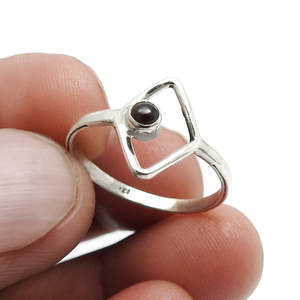 Bague en argent sterling 925 massif avec pierre précieuse grenat taille ronde facetée et design ouvert taille marquise, bijoux bohèmes en gros - Product Image 3