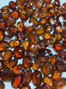 Garnet Hessonite Orange Naturel, Coupe Coussin Facettée, Pierre Précieuse de 3 à 8 Carats pour la Fabrication de Bijoux, Disponible chez BU GEMS - Product Image 5