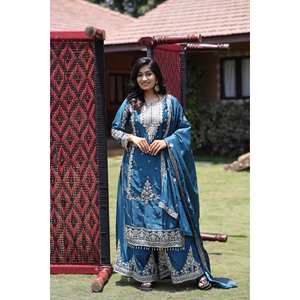 Conjunto de Traje de Satén de Diseñador con Bordado de Múltiples Agujas para un Look Festivo - Product Image 1