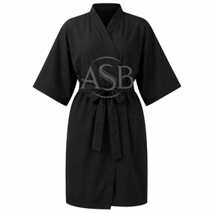Robes de salon personnalisées avec logo, résistantes à l'eau et à l'eau de Javel, pour coiffeurs, unisexes, noires, en polyester, style kimono. - Product Image 3