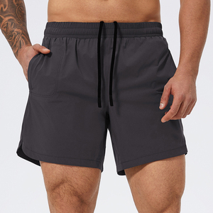 กางเกงขาสั้นออกกำลังกาย 2 in 1 แบบมีรอยผ่าด้านข้างสำหรับผู้ชาย กางเกงวิ่งแห้งเร็วสำหรับออกกำลังกายในยิม - Product Image 2