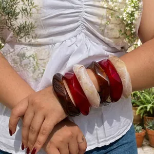 Ensemble de bracelets en résine multicolores brillants et larges pour femmes, vente en gros, fabricant OEM Inde, lot de 3 bracelets ronds larges - Product Image 2