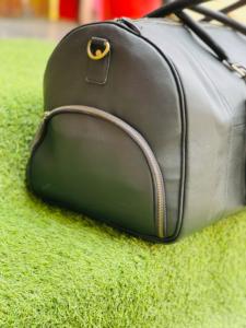 <b>Handmade</b> Leather Weekender Duffle Bag-Custom Size Zipper Closure High Quality Large Capacity Eco-Friendly <b>Clothes</b> - Product Image 5