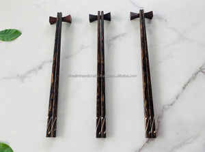 Baguettes en bois rustiques faites à la main pour les occasions de fête à manger culturelles Repas quotidiens ou décorations Usage durable et traditionnel - Product Image 3