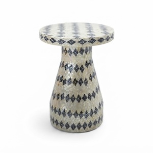 Mesa de Centro de Lujo con Incrustaciones de Hueso Azul y Tapa de Cristal, Mesa de Madera Hecha a Mano con Estante de Almacenamiento de Mimbre para Sala de Estar - Product Image 2