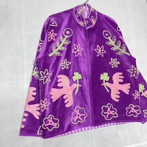 Chaqueta de Terciopelo Morado Real Bordada a Mano para Mujer, con Motivos Florales y de Aves, Estilo Folclórico, Abrigo de Invierno, Regalo Único para Mujer - Product Image 4