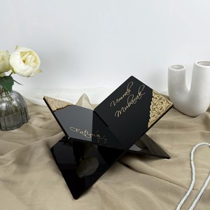 Support de Coran en résine noire avec gravure dorée, design Ramadan Mubarak, pliable, géométrique, style bohème, sculptural, serre-livres - Product Image 1