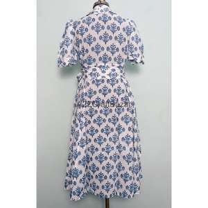 Vestido Midi de Algodón Tejido con Estampado Floral Moderno y Elegante para Mujer, Cuello en V, Manga Corta, Transpirable, Suave al Tacto, con Bolsillos, para Oficina - Product Image 5