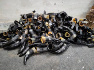 Nuevo Cuerno Vikingo para Beber Hecho a Mano, Ecológico, de Cuerno de Búfalo Pulido, con Soporte de Cuero Estilo Animal, Artesanía Natural Navideña - Product Image 6