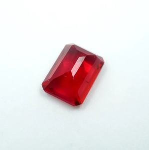 พลอยมรกตที่ปลูกในห้องปฏิบัติการสีแดง: หินเหลี่ยมเพชรพลอยตัดจากมรกต1.65 CT - Product Image 2