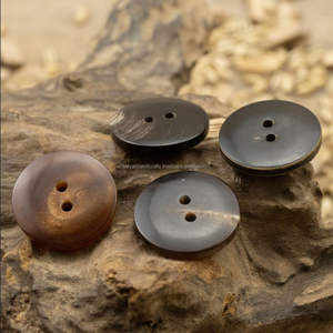 Boutons en os de corne naturelle de haute qualité personnalisés pour chemise accessoires de traitement de vêtement bouton en corne fabriqué par Tayyab Handicraft - Product Image 5