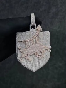 Pendentif de luxe en argent 925 avec moissanite, motif bouclier et cheval, micro-incrustation, breloque thématique pour un style au quotidien, pour homme - Product Image 5